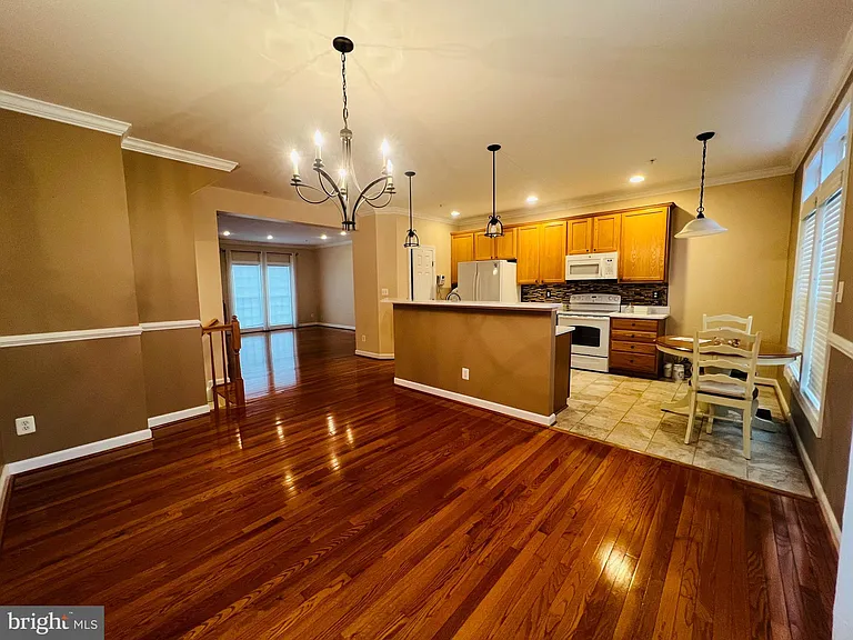 10631 Sandown Way — Photo 7