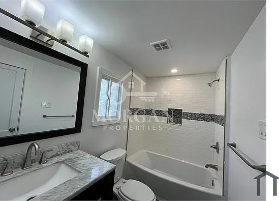 921 W 9th St — Photo 9