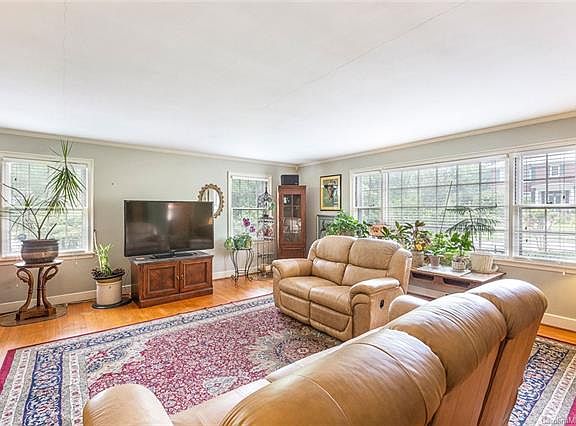 2nd image of 531 W Henderson St