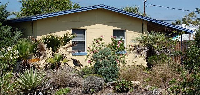 1st image of 2584 Lakeshore Dr