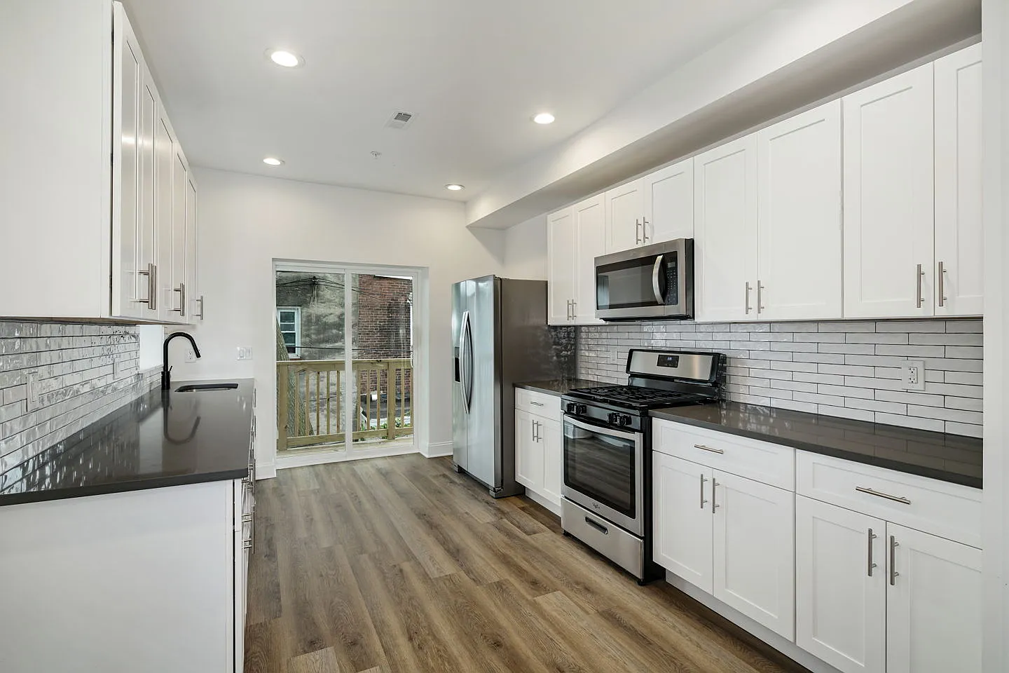 2 bed, 1400 sqft, $2,200 — Photo 1