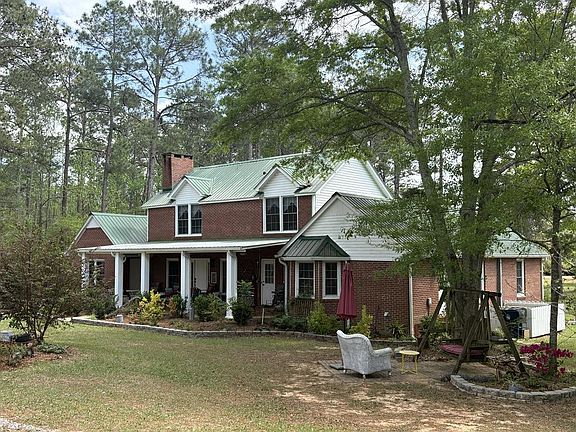 2nd image of 551 Baxter Rd