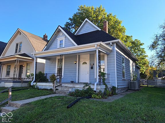 2nd image of 1419 Leonard St