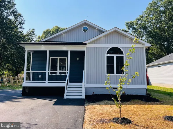 135 Locust Ave, Colonial Beach, VA 22443