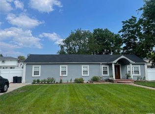 49 Crown St, Deer Park, NY