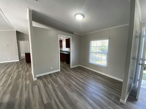 4th image of 2200 Scranton Ave #512