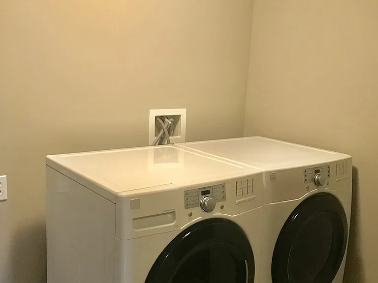 18609 SE Newport Way #101 — Photo 8