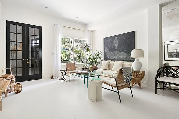 Sold by Compass | media 21