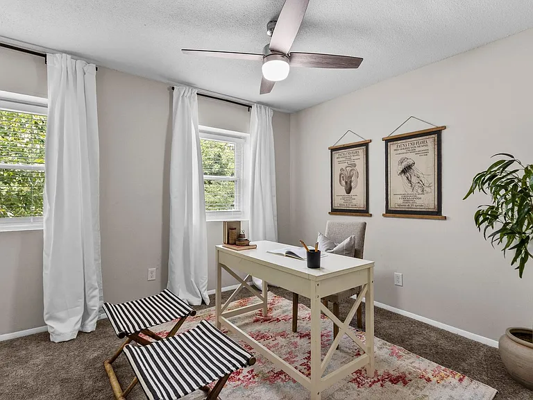 300 E McPherson Dr — Photo 3