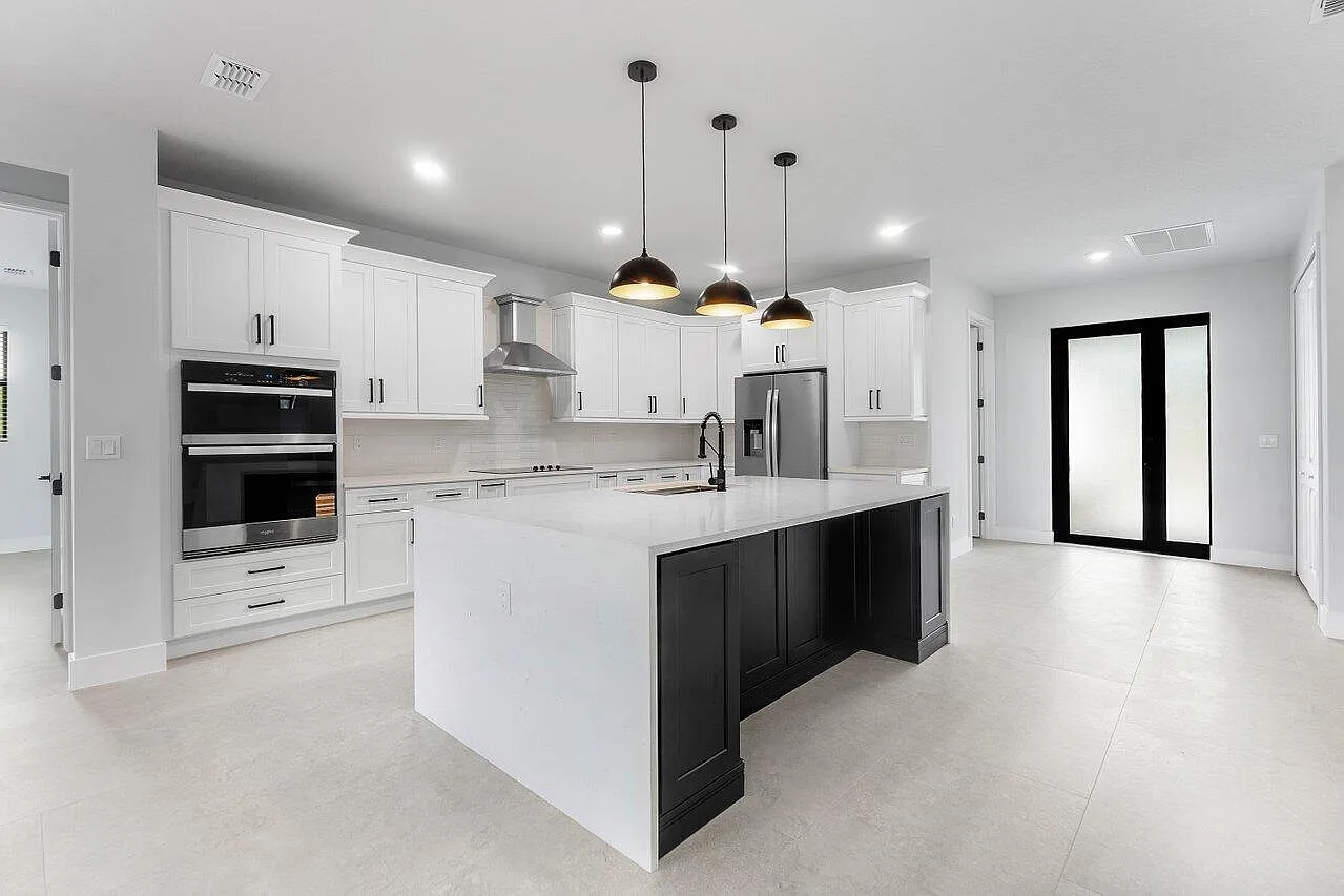 4 bed, 2.0 bath, 2298 sqft, $3,900 — Photo 4