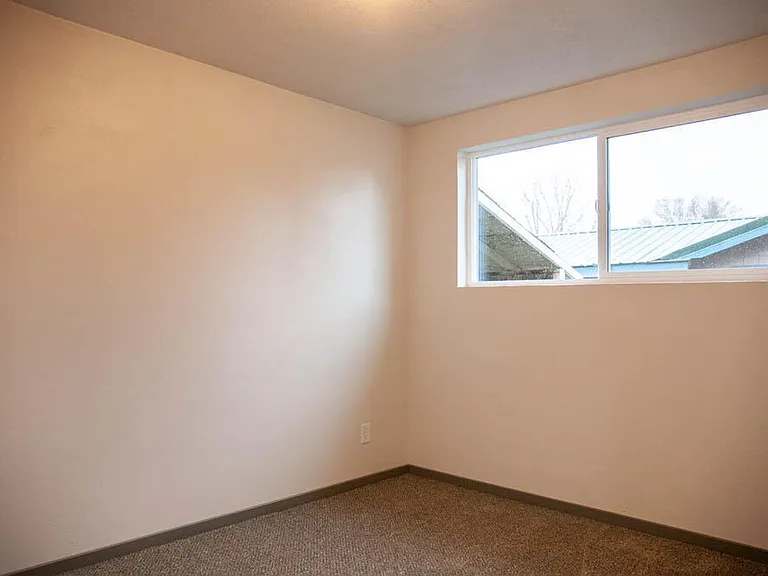31679 Klamath St — Photo 10