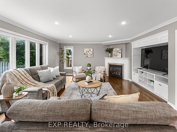 4th image of 18 Briarwood Dr