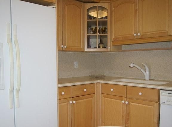 3rd image of 109 Wellington L