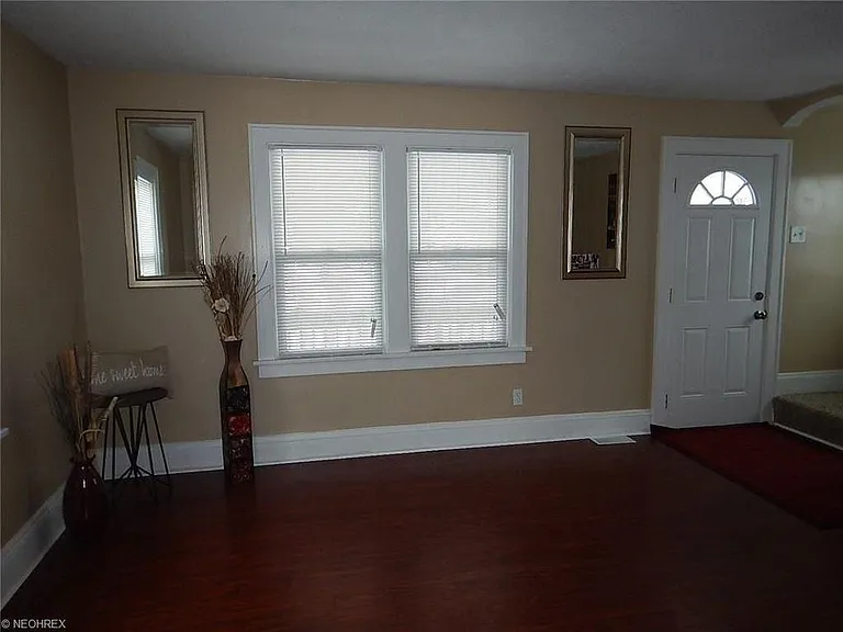 457 Lamont St — Photo 13