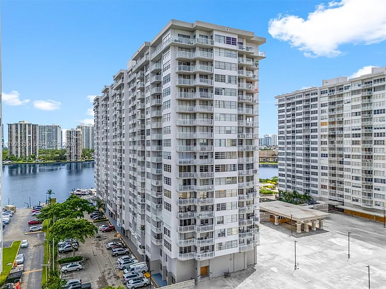 18011 Biscayne Blvd #1003 — Photo 27