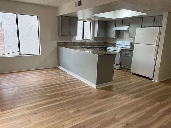 4th image of 4620 E Van Buren Ave