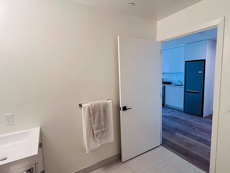 33 Erie Ave #402 — Photo 29