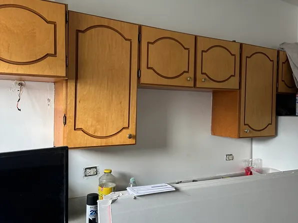 5746 W 65th St #1F, Chicago, IL 60638