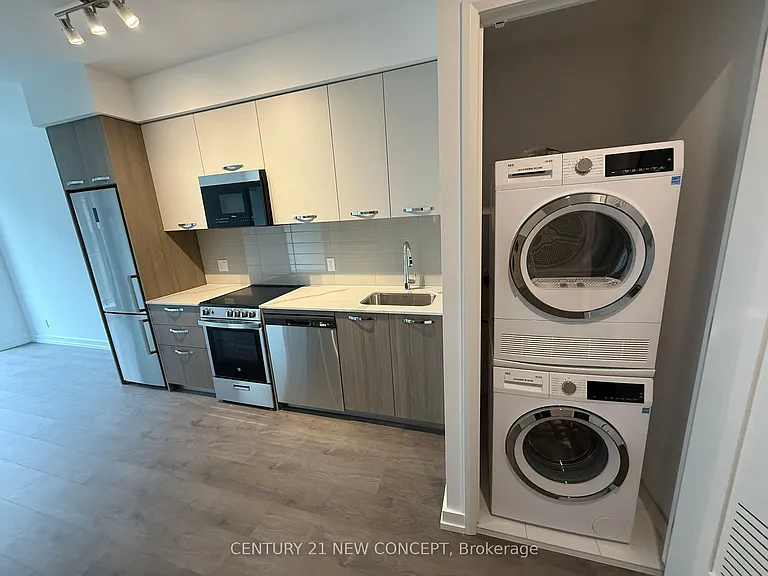 75 James St S #416 — Photo 9