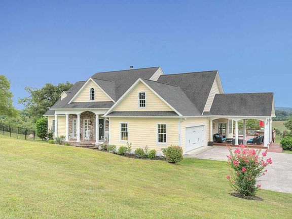 3rd image of 3425 Country Meadow Dr