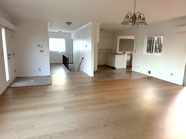 1015 82nd Ave — Photo 8