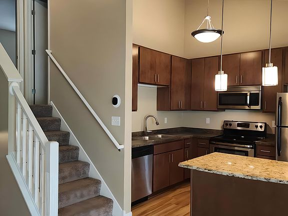 3rd image of 903 Wescott Sq #893