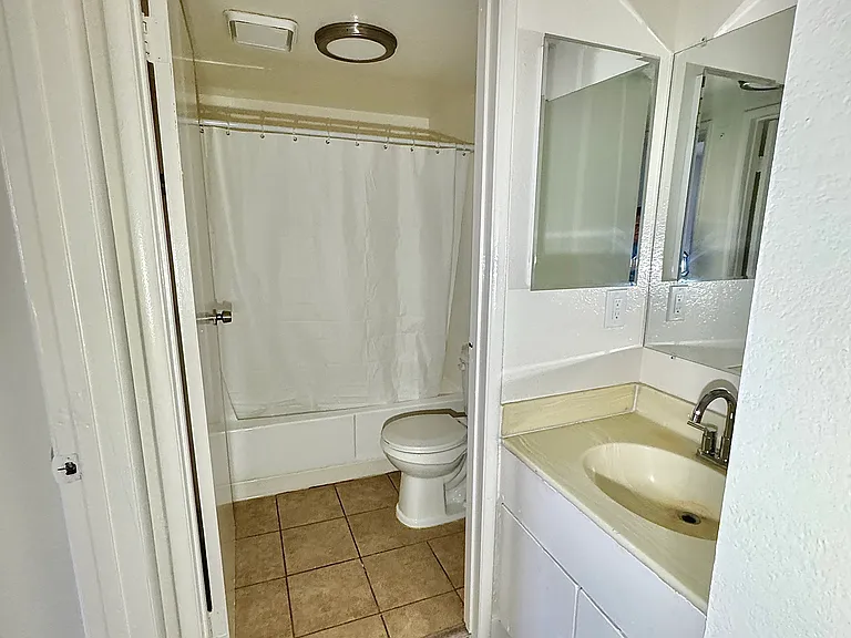 11058 Cantlay St #2 — Photo 9