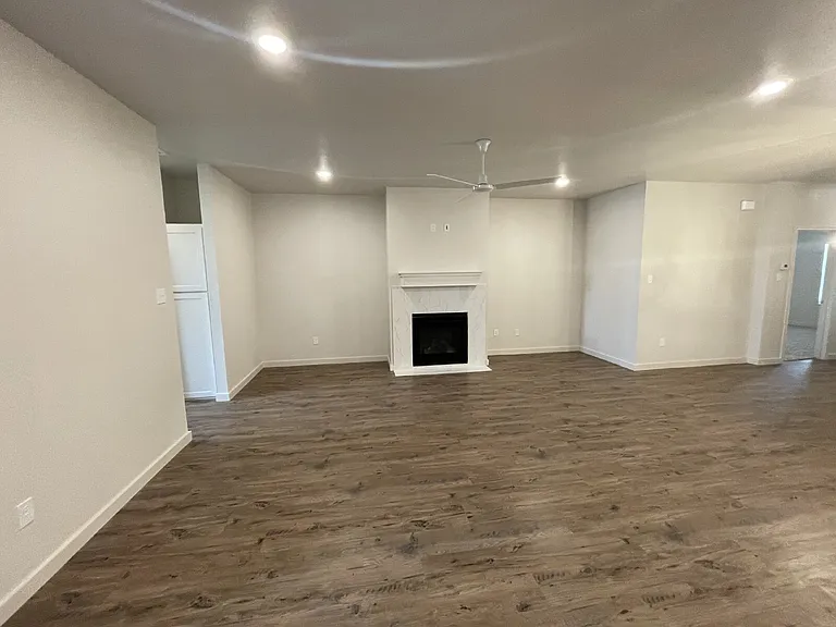 10902 Aberdeen Ave — Photo 3