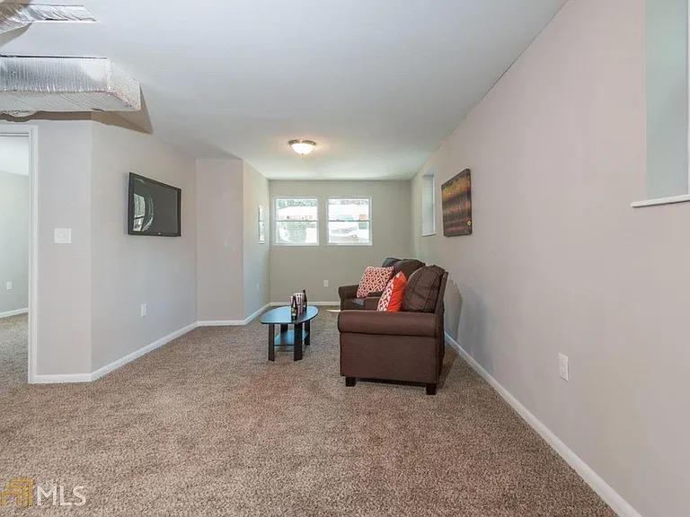 1920 La Mesa Ln — Photo 5