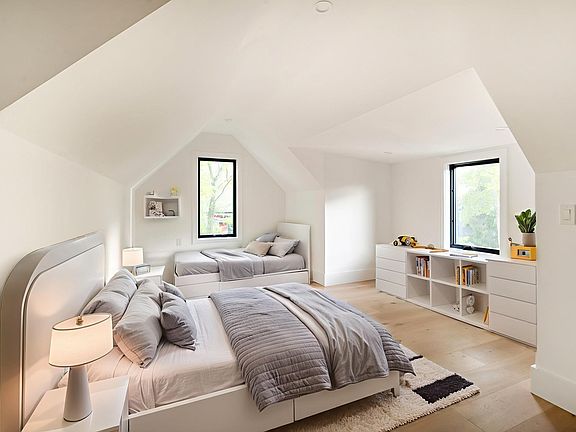3rd image of 230 Auburn St #230