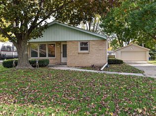 4418 S Honey Creek Dr, Greenfield, WI 53220