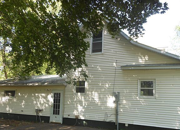 3rd image of 501 N Elm St
