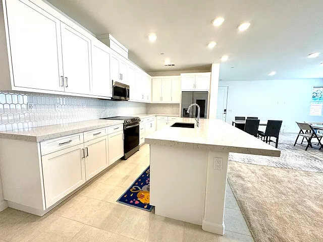 12210 Halle Way — Photo 4