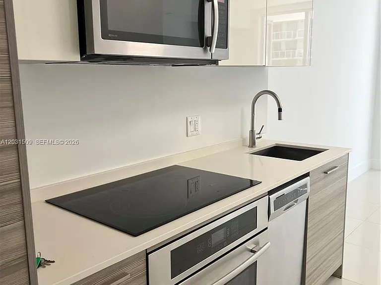 1300 Brickell Bay Dr #1606 — Photo 2