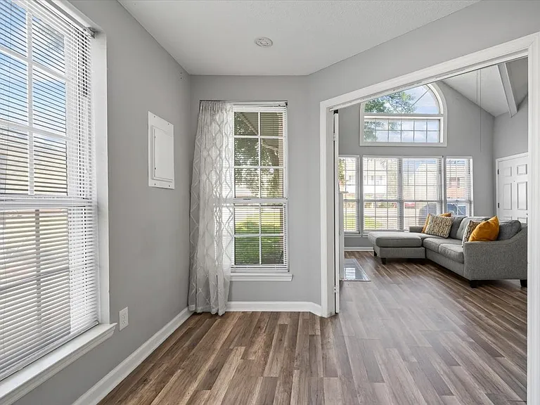 1119 Waggoner Ct W — Photo 11