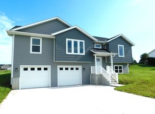 27933 S Scout Ridge Dr, Maryville, MO 64468