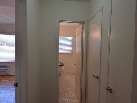 5th image of 5226 Radford Ave APT 1