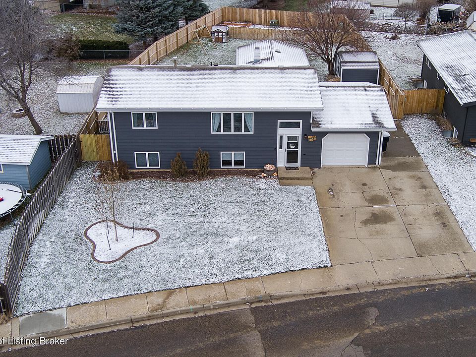 1st image of 695 8th Ave E