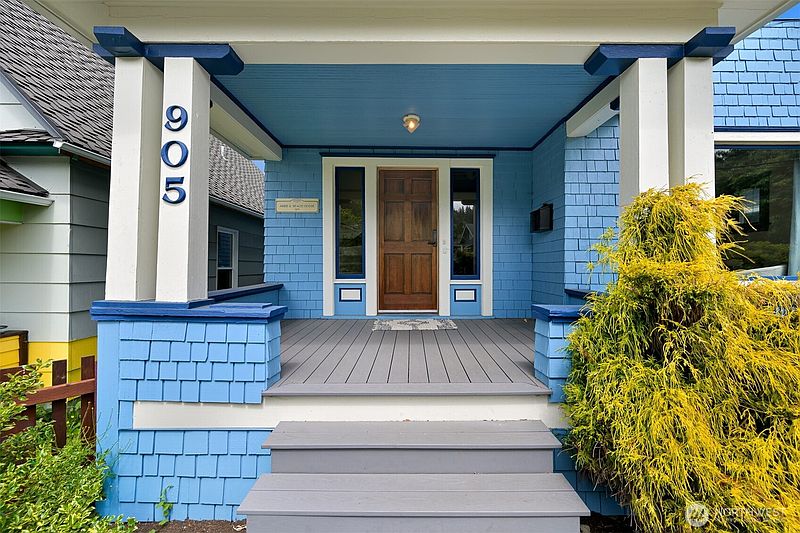 3rd image of 905 E Maple Street