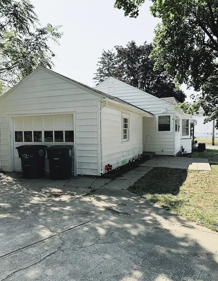4 bed, 1600 sqft, $1,800 — Photo 2