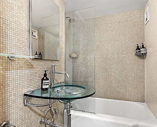 4th image of 140 E 56th St APT 16B