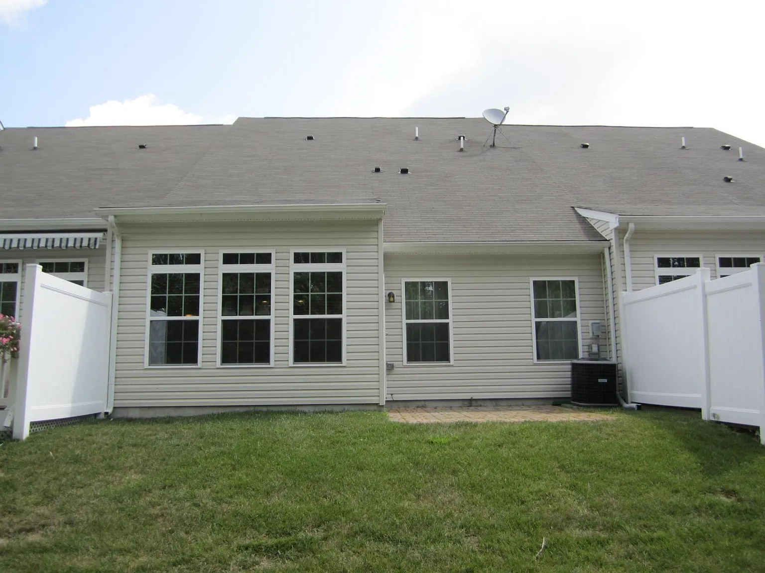 36401 Ridgeshore Ln — Photo 2