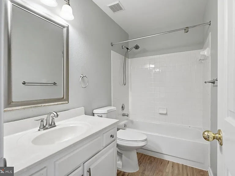 7035 Kings Manor Dr — Photo 29