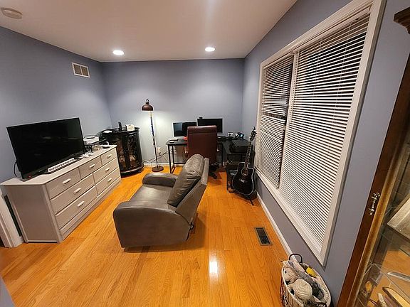 3rd image of 111 Laurel Dr