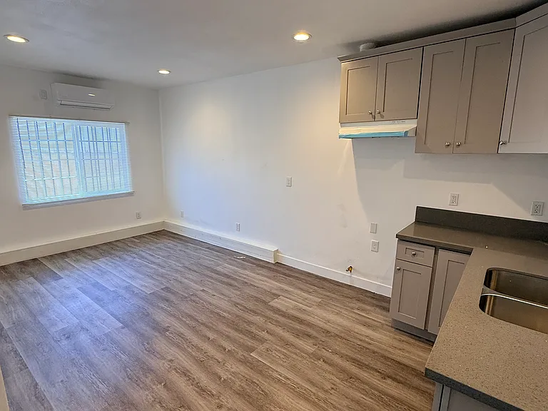 10025 S Gramercy Pl #1/2 — Photo 18