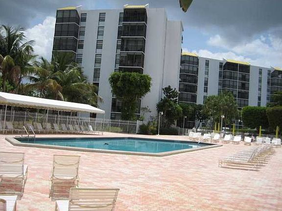 4th image of 20500 W Country Club Dr APT 110