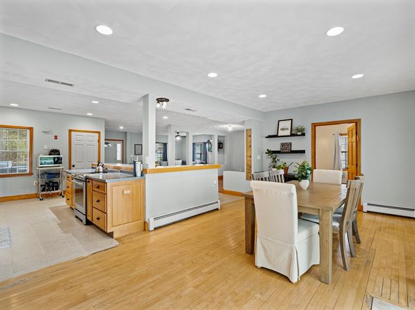 74 Arlington Ave, Dracut, MA 01826