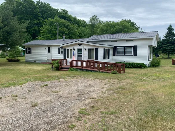 W6665 Strouble Lake Rd, Naubinway, MI 49762