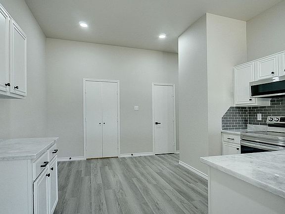 5th image of 904 McKavett Dr