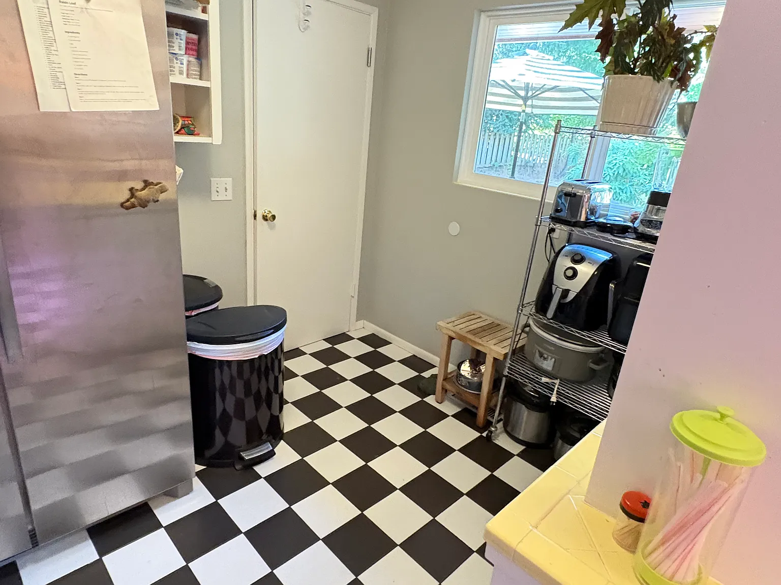 4 bed, 2.5 bath, 2100 sqft, $3,500 — Photo 2